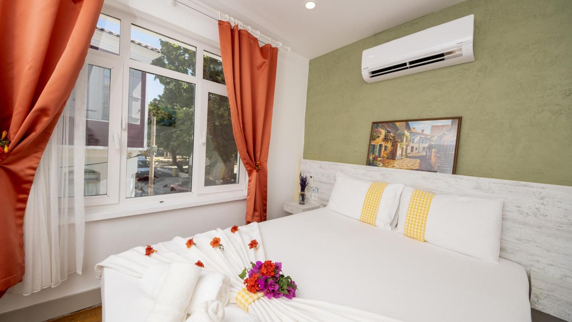 Lime Bozcaada Hotel ภายนอก รูปภาพ